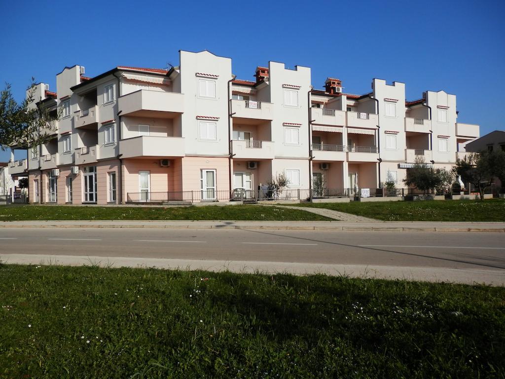 Apartments Nautica Novigrad  Екстер'єр фото